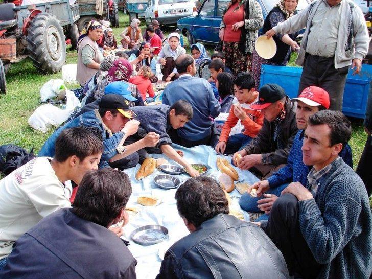 Sarıgöllü Çiftçilerden Bereket Duası G4