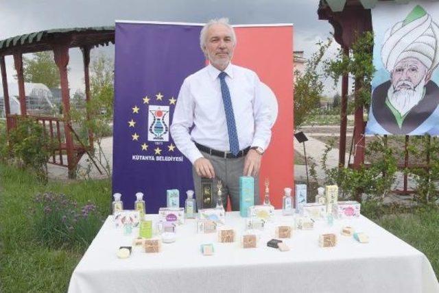 K&uuml;tahya Belediyesi, 400 &Ccedil;eşit Bitki Yetiştiriyor 3