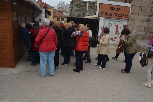 Emekli Öğretmenler Sinop’u Gezdi