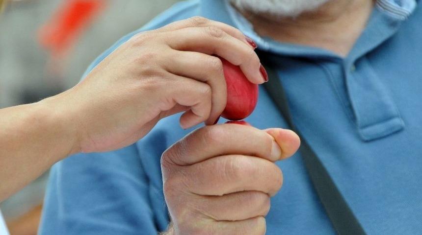 Renkli Yumurtalar Tokuşturuldu