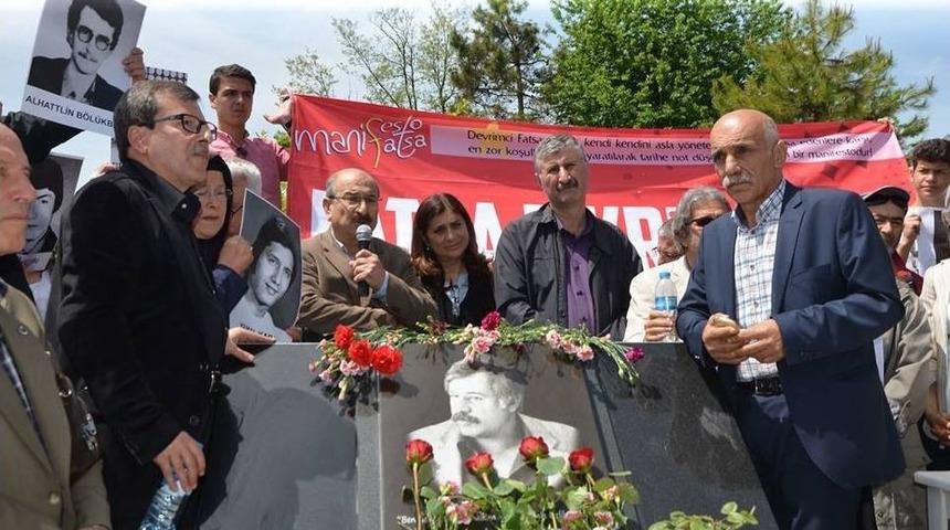 Fikri S&ouml;nmez Mezarı Başında Anıldı