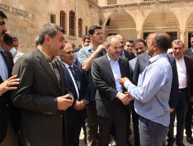 Bakan Kılıç, Balıklıgöl’ü Ziyaret Ederek Balıklara Yem Attı 2