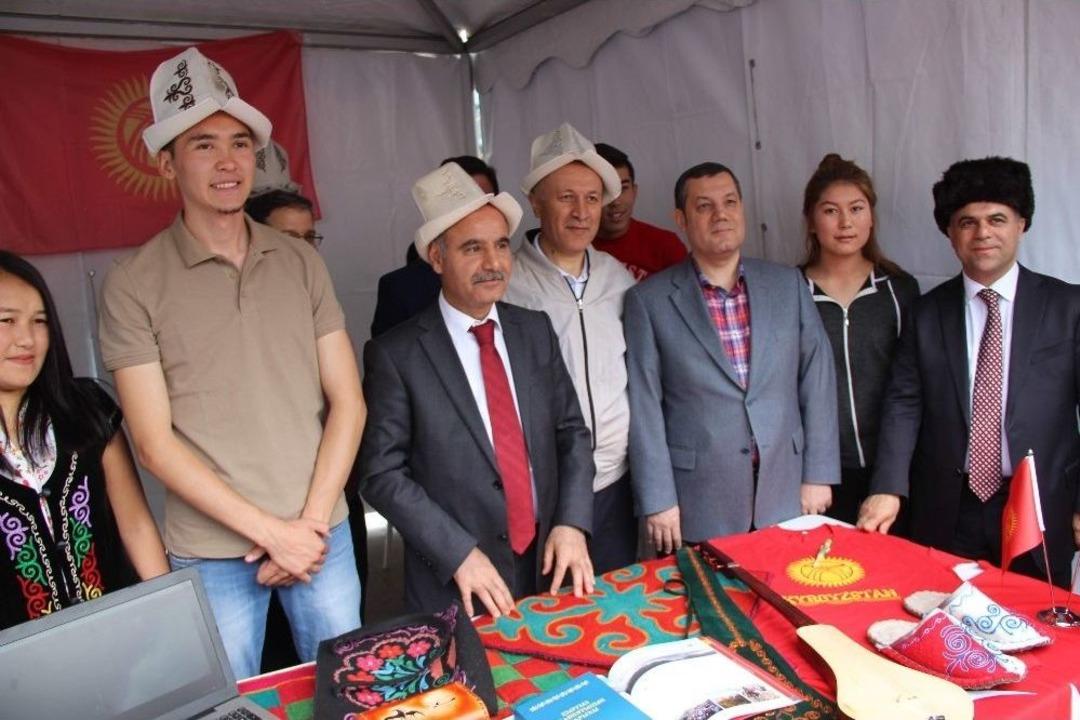 D&uuml;nyanın Farklı Renkleri Karab&uuml;k&rsquo;te Buluştu