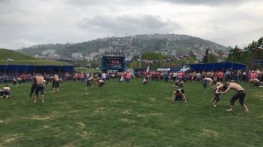 9. Altın Kemer Yağlı G&uuml;reşleri Hava Muhalefeti Nedeniyle Ertelendi