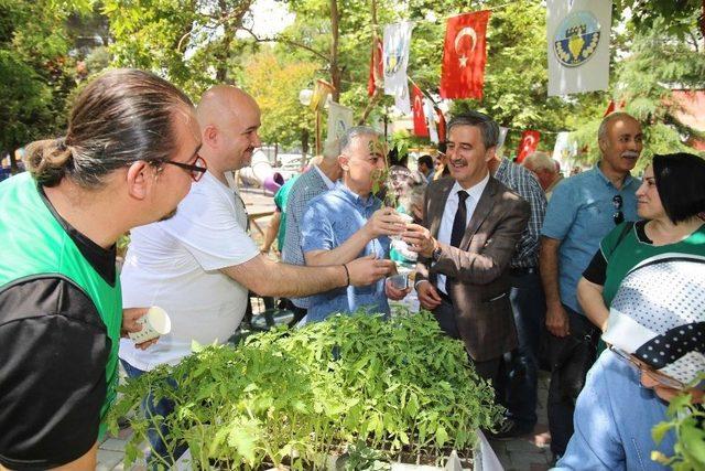 Tohumlar Gelecek Nesil İçin El Değiştirdi