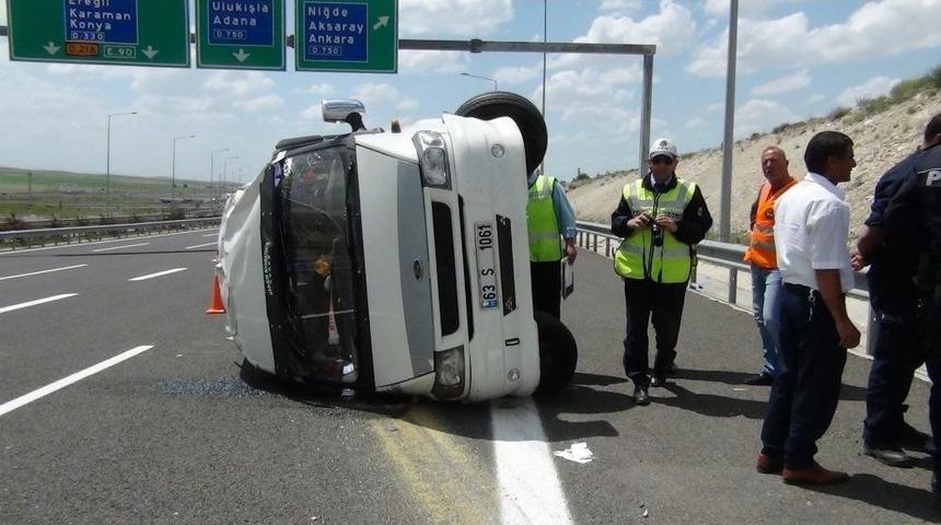 Tarım İş&ccedil;ilerini Taşıyan Minib&uuml;s Devrildi: 13 Yaralı
