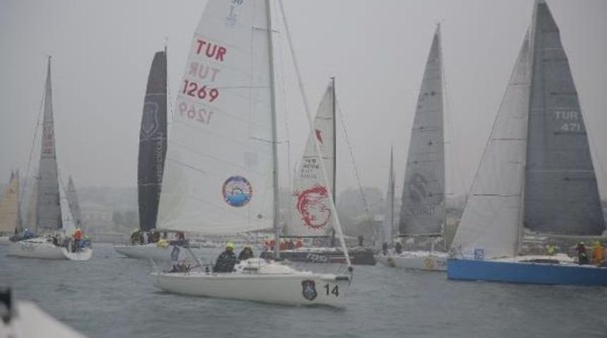 İstanbul Boğazı Yılın Ilk Yarışına Sahne Oldu