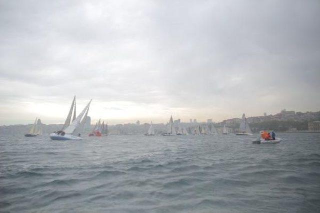 İstanbul Boğazı Yılın Ilk Yarışına Sahne Oldu