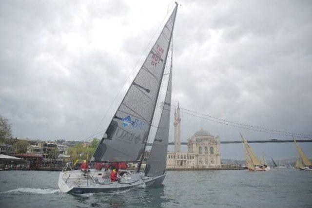 İstanbul Boğazı Yılın Ilk Yarışına Sahne Oldu