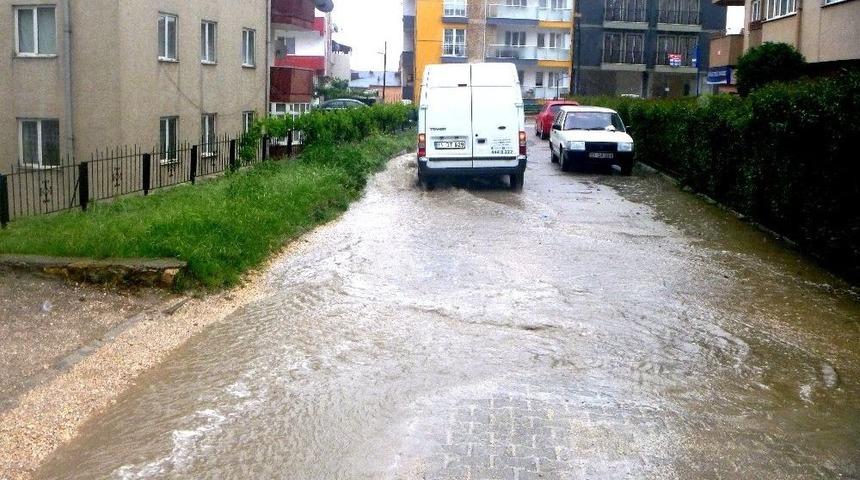 Bilecik&rsquo;te Sağanak Yağmur Etkili Oldu