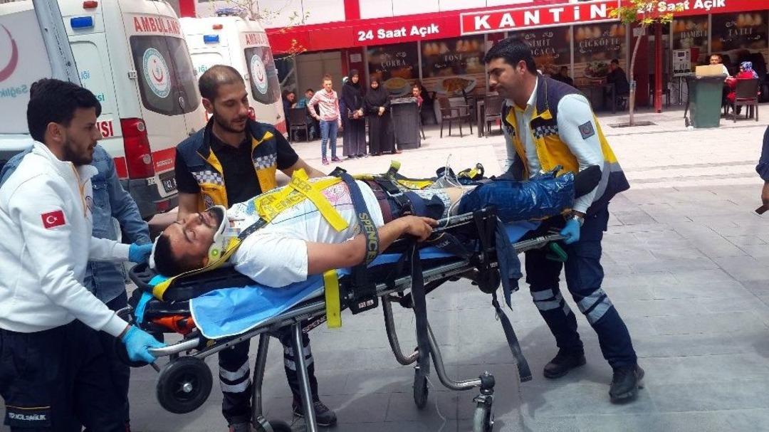 Konya&rsquo;da Ambulansla Otob&uuml;s &Ccedil;arpıştı: 3 Yaralı