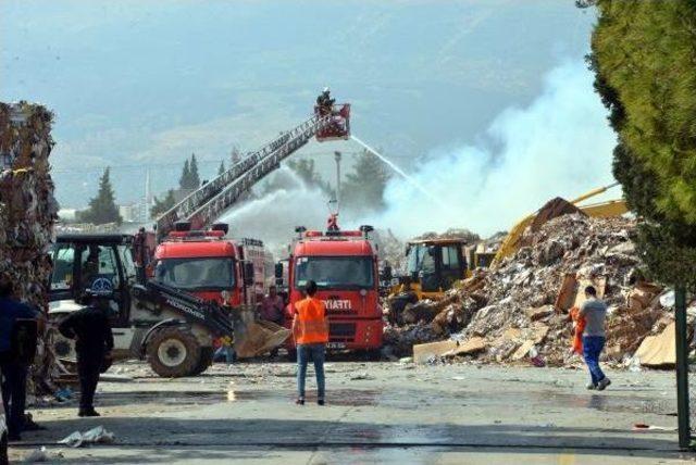 Kahramanmaraş'ta Atık Kağıt Fabrikasında Yangın