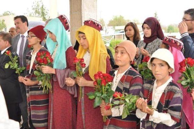 Yunus Emre Kabri Başında Anıldı