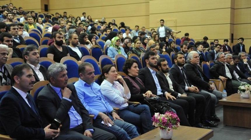 Gazeteci Fatih Tezcan Be&uuml;&rsquo;de &lsquo;t&uuml;rkiye Neden Hedefte&rsquo; Başlıklı Konferans Verdi