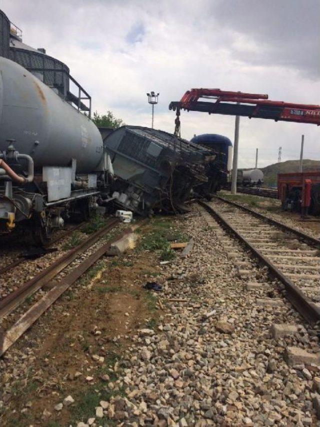 Kırıkkale'de Ilaçlama Yapan Tren Vagonu Devrildi:  Ölü, 3 Yaralı