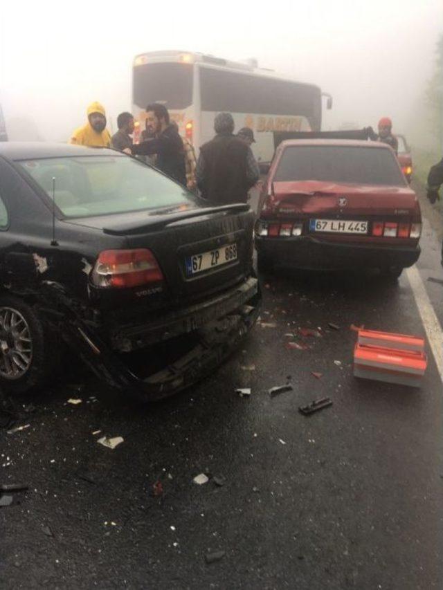 Yoğun Sis Zincirleme Kazaya Yol Açtı