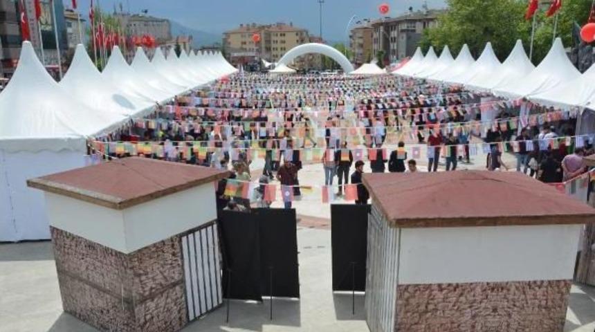 Karab&uuml;k'te Eğitim G&ouml;ren 46 &Uuml;lkenin &Ouml;ğrencileri Buluştu