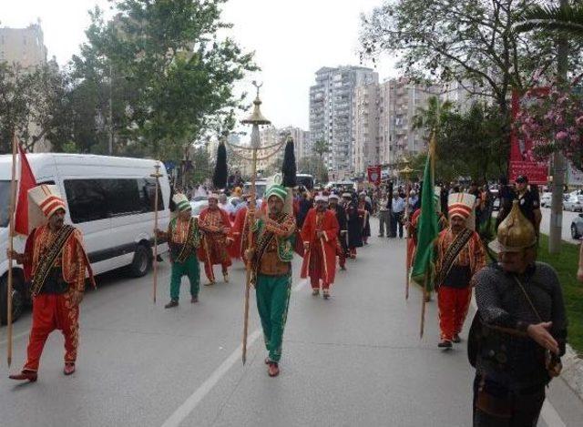 Yörükler Develerle Sokağa Çıktı