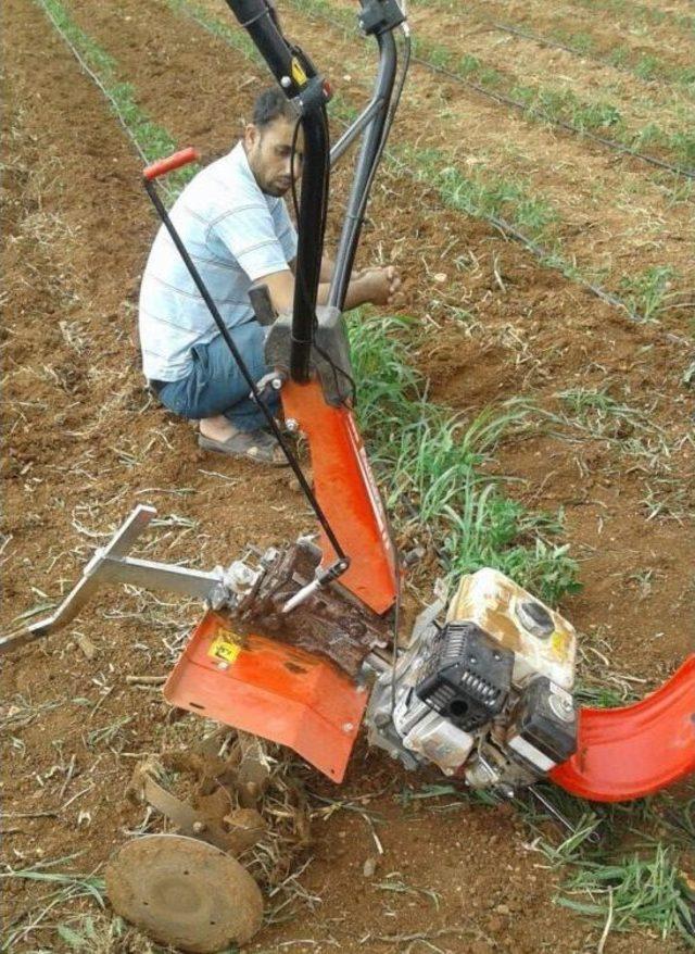 Küçük Çocuk İki Ayağını Çapa Makinesine Kaptırdı