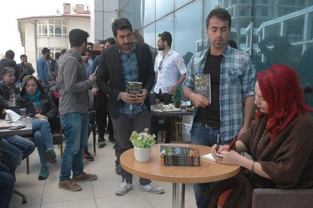 Öğretim Üyesinden İmza Ve Söyleşi Günü 2