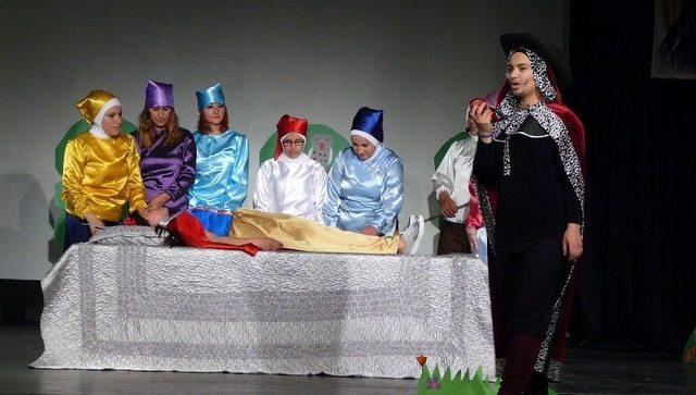 Okul Tiyatrosunda Bu Kez Veliler Oynadı 2