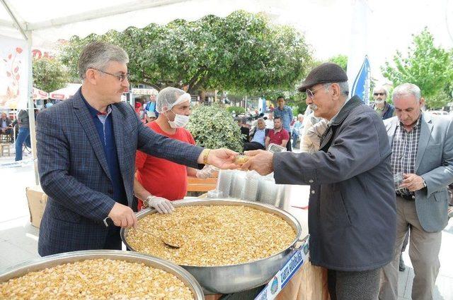 Çorum’da Belediye Hıdırellez Hediği Dağıttı