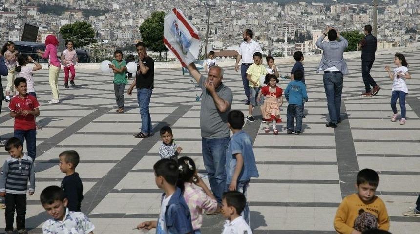 Yetim &Ccedil;ocuklar U&ccedil;urtma Şenliğinde Doyasıya Eğlendi