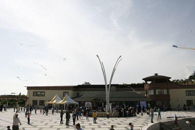 Yetim Çocuklar Uçurtma Şenliğinde Doyasıya Eğlendi 2