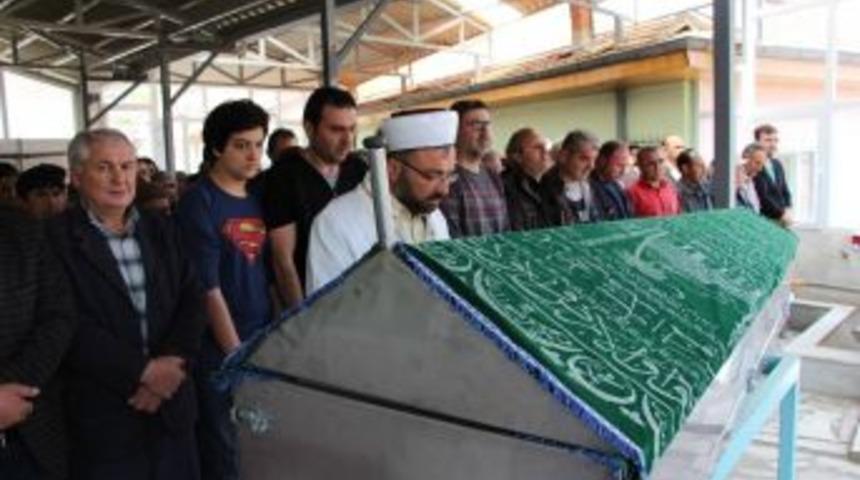 Sınıfta Arkadaşı Tarafından &Ouml;ld&uuml;r&uuml;len Gen&ccedil; Kız Toprağa Verildi