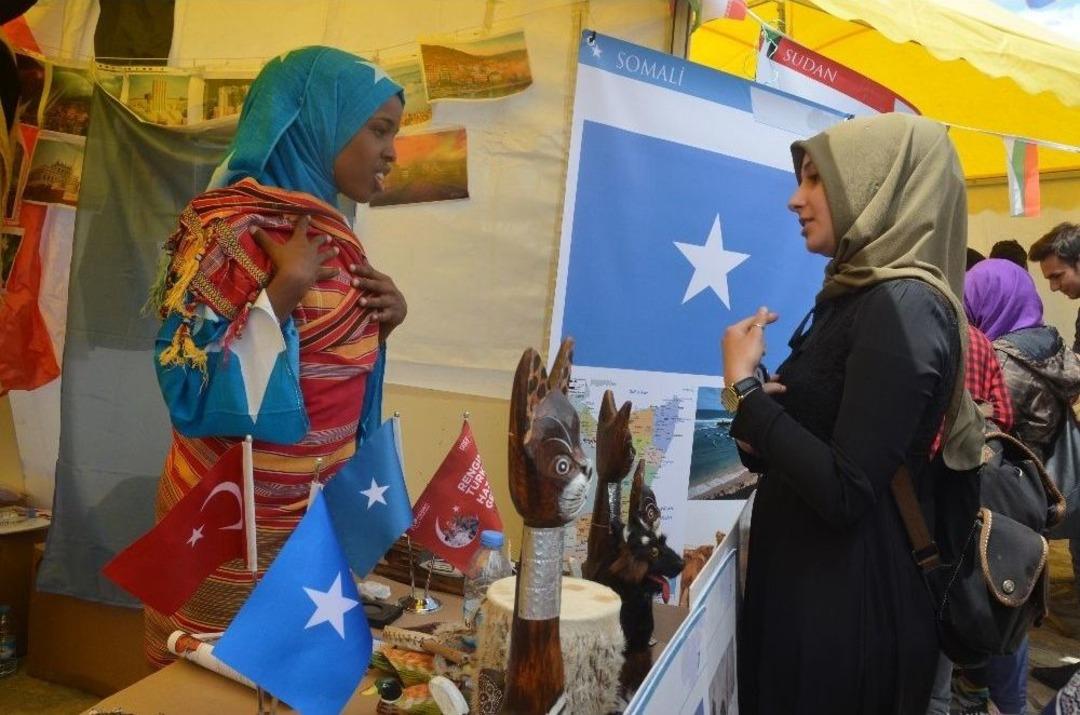 42 &Uuml;lkenin Renkleri Afyonkarahisar&rsquo;da Bir Araya Geldi