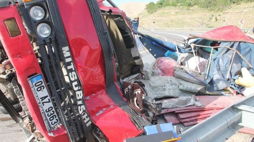 Freni Boşalan Kamyon Devrildi: 3 Yaralı