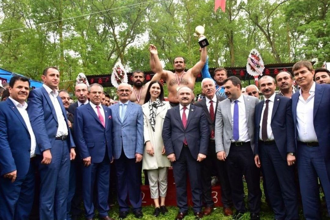 625. Geyikkoşan G&uuml;reşleri&rsquo;nde Başpehlivan Mehmet Yeşil Yeşil