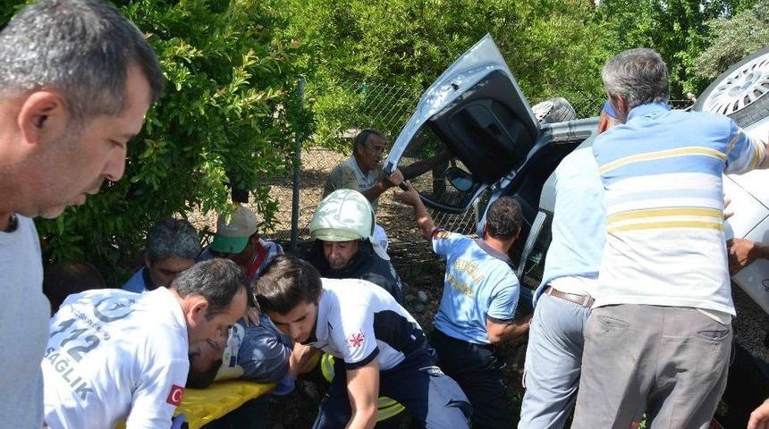 Ortaca&rsquo;da Takla Atan Otomobilin S&uuml;r&uuml;c&uuml;s&uuml; Yaralandı