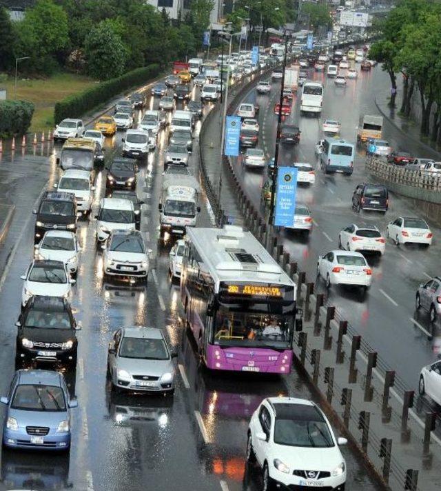 İstanbul'da Yağmur Ve Trafik Yoğunluğu