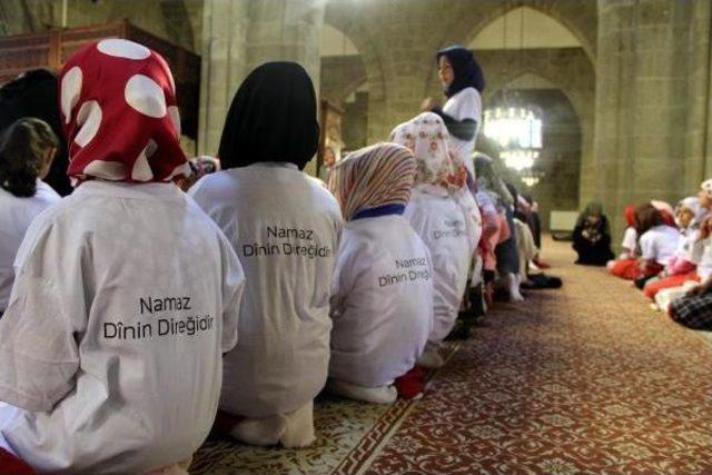 Erzurum'da 300 Ilkokul Öğrencisi Ulu Cami'de Buluştu