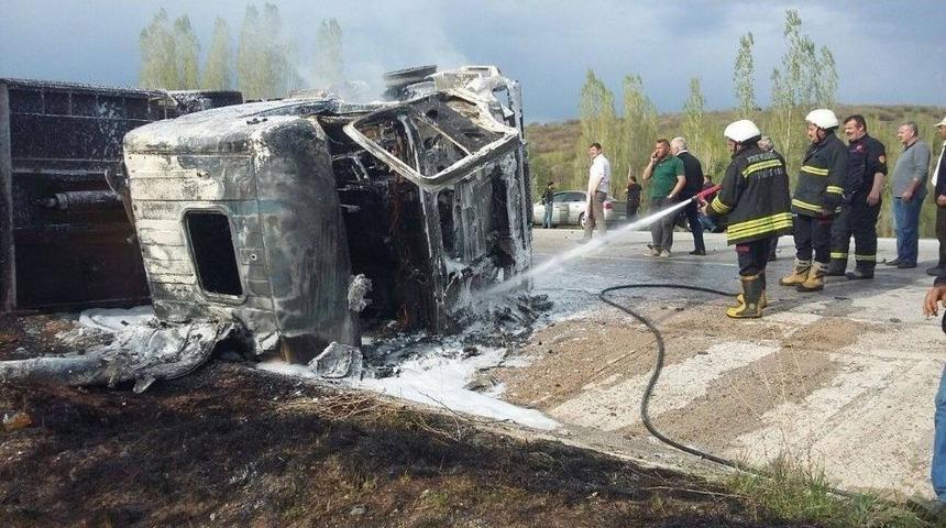 Devrilen Tır Alev Alev Yandı: 1 Yaralı