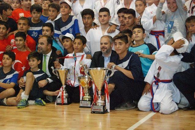 Bakan Kılıç, Yenice Spor Salonu’nun Açılışını Yaptı