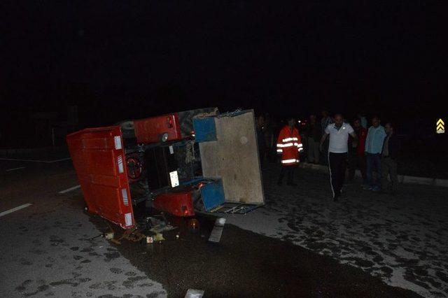 Tokat’ta Otomobille Traktör Çarpıştı: 2 Yaralı