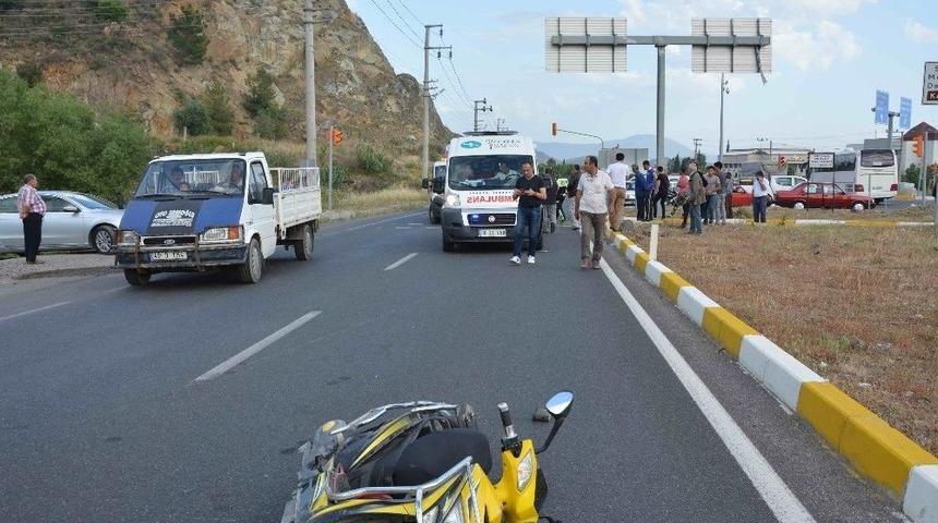 Ortaca&rsquo;da Otomobil Elektrikli Bisiklete &Ccedil;arptı; 2 Yaralı