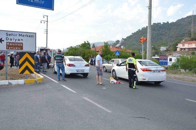 Ortaca’da Otomobil Elektrikli Bisiklete Çarptı; 2 Yaralı