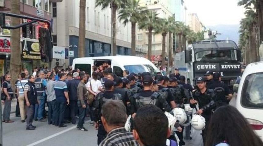 Denizli'de Izinsiz Eyleme Polis M&uuml;dahalesi; 34 G&ouml;zaltı