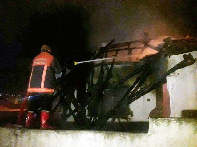 Başkent&rsquo;te Gecekondu Yangını 1