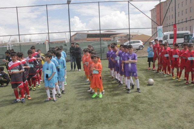 Minikler Futbol Şenliği Başladı 1