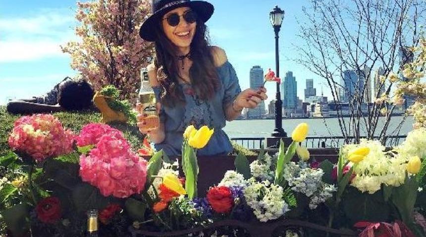 Hollywood'taki &nbsp;Yıldız T&uuml;rk Oyuncu &lsquo;New York Masalı&rsquo; Galası I&ccedil;in G&uuml;n Sayıyor