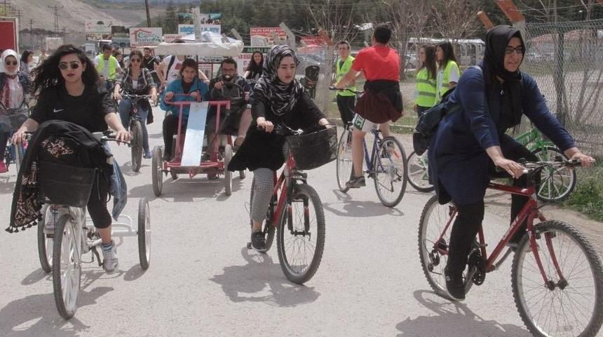 528 &Uuml;niversiteli &rsquo;bağımsızlığa&rsquo; Pedal &Ccedil;evirdi