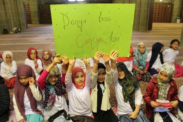 Erzurum’da İlkokul Öğrencileri Camii’de Buluştu