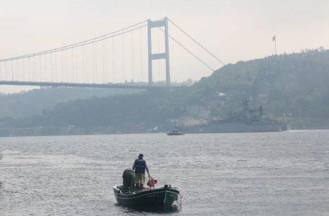 Rus Savaş Gemisi İstanbul Boğazı'ndan Geçti