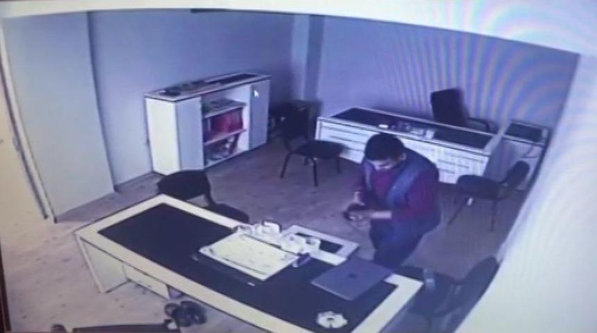 Bilgisayarı &Ccedil;alan Hırsız Geri D&ouml;n&uuml;p Şarj Aletini De Aldı