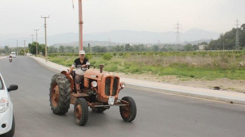52 Yaşındaki Trakt&ouml;r Zamana Meydan Okuyor