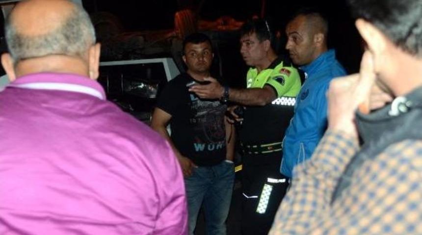 İki Otomobil &Ccedil;arpıştı: 2 Yaralı